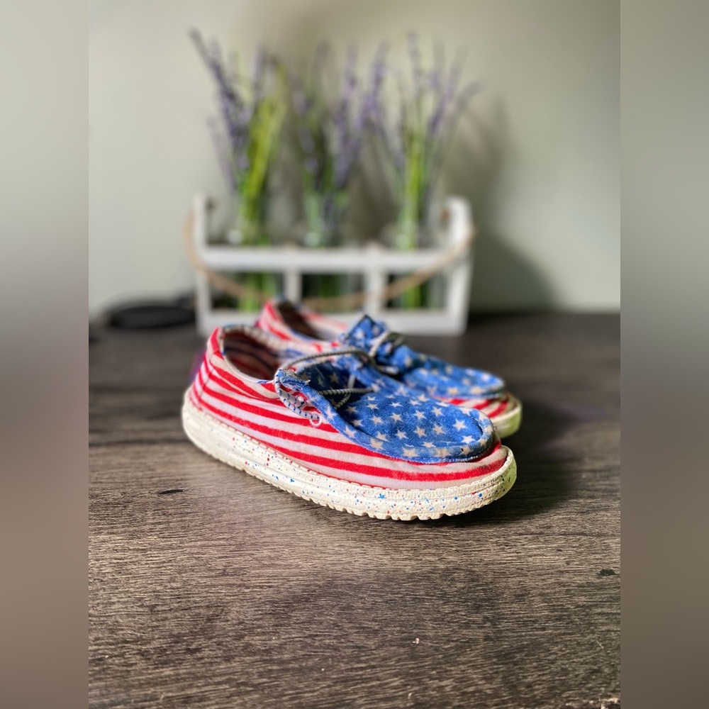 Toddler heydudes size 10